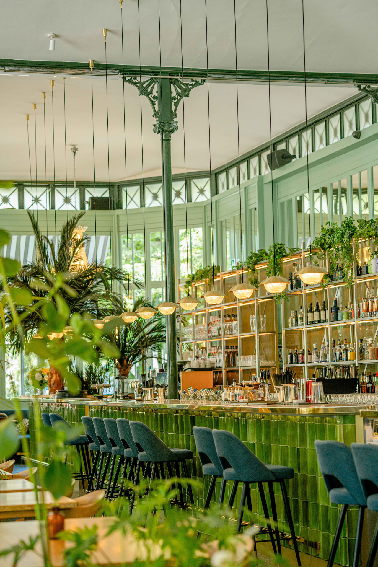 Bar avec palmiers au Kiosque des Bastions