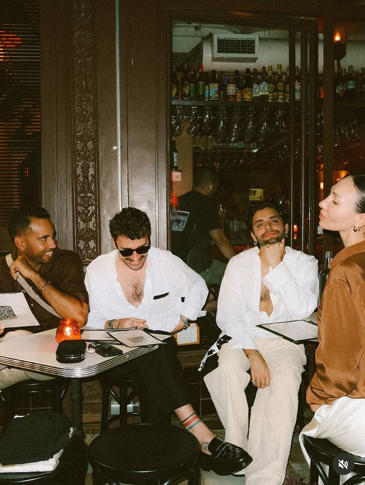 Amis au bar